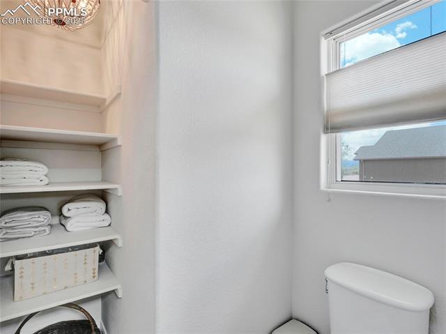 327 W Hahns Peak Avenue