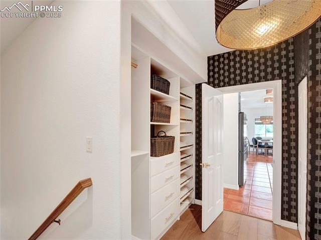 327 W Hahns Peak Avenue