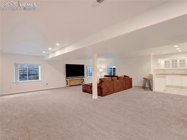327 W Hahns Peak Avenue