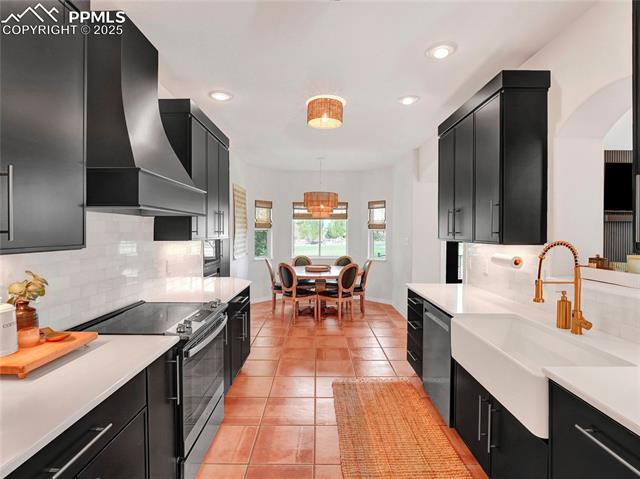 327 W Hahns Peak Avenue