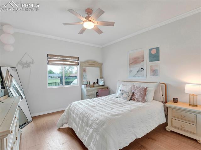 327 W Hahns Peak Avenue