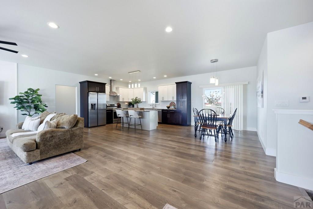306 N Benito Dr