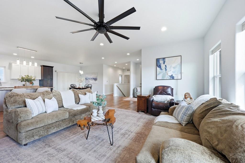 306 N Benito Dr