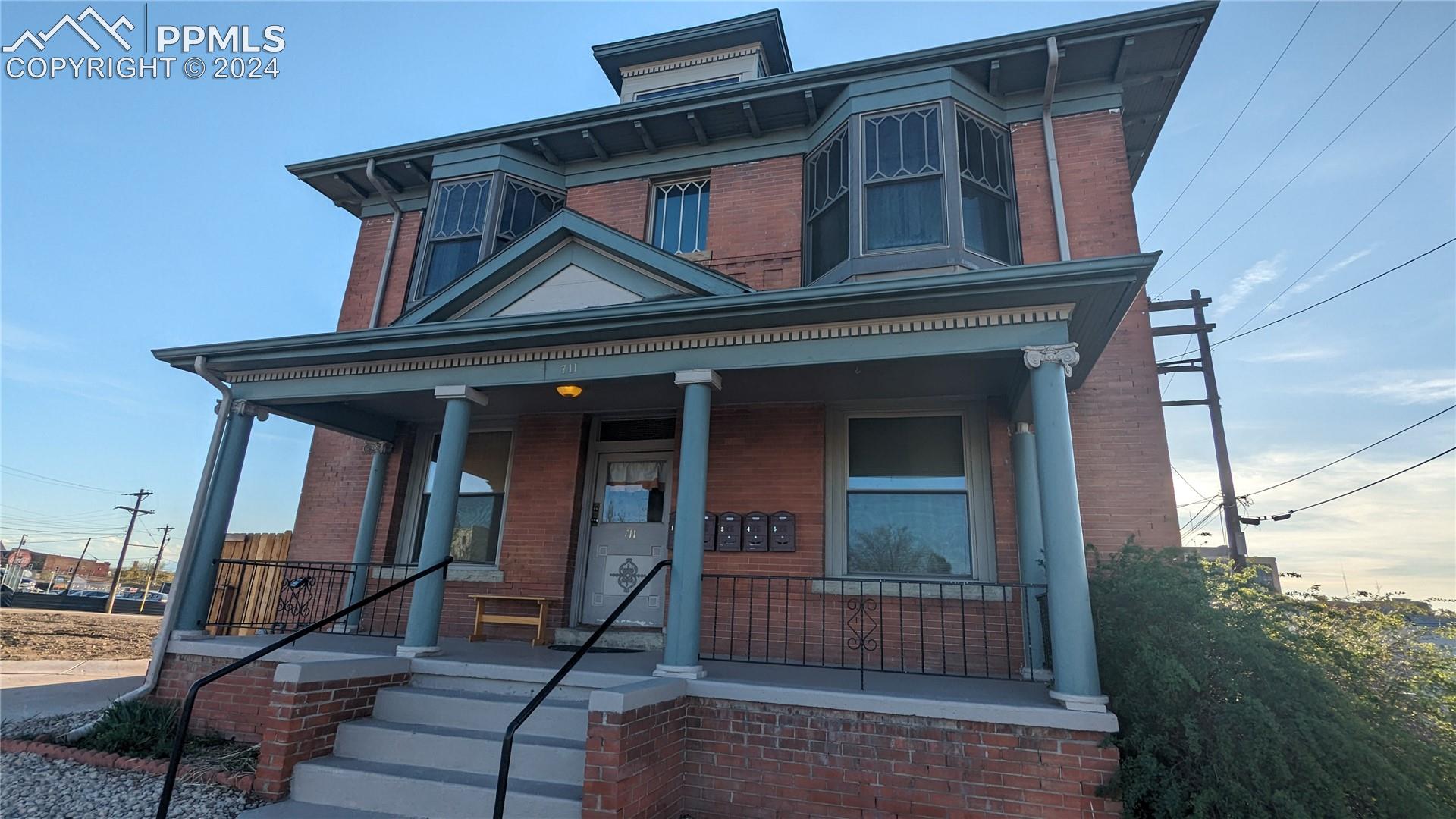 711 N Albany Avenue