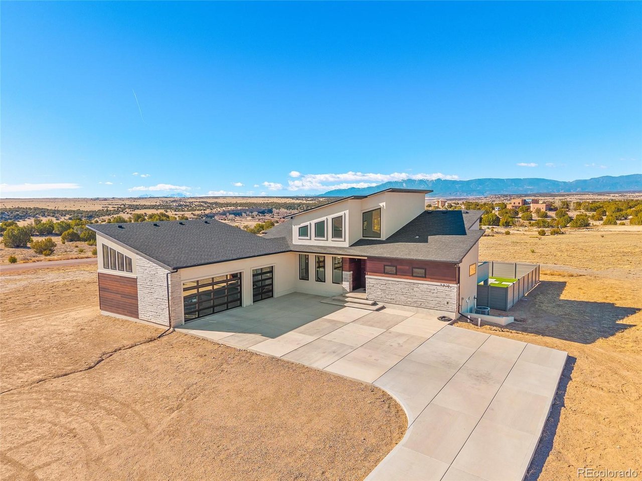 5425 Schaefer Ln