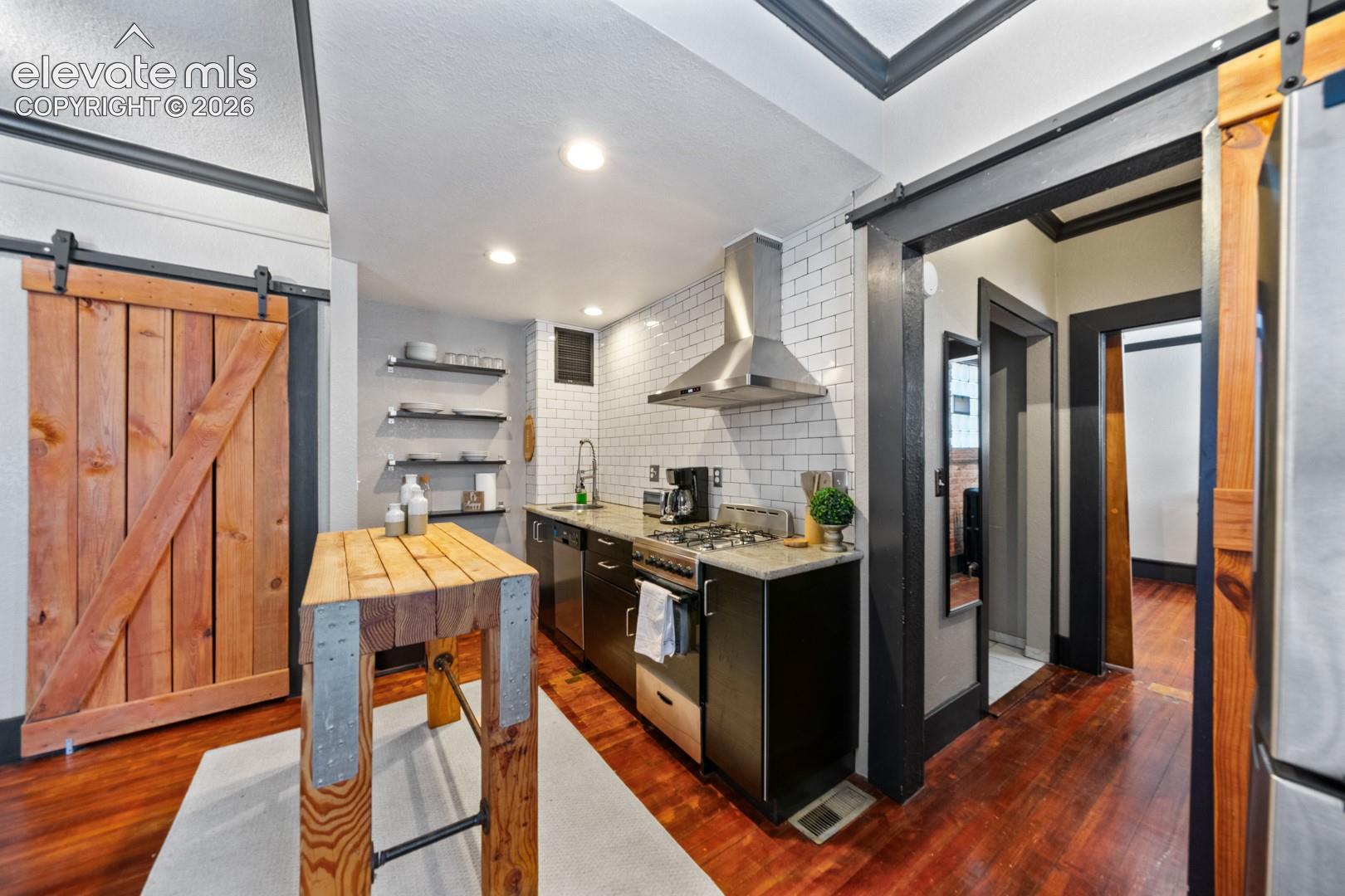 114 Colorado Avenue 116