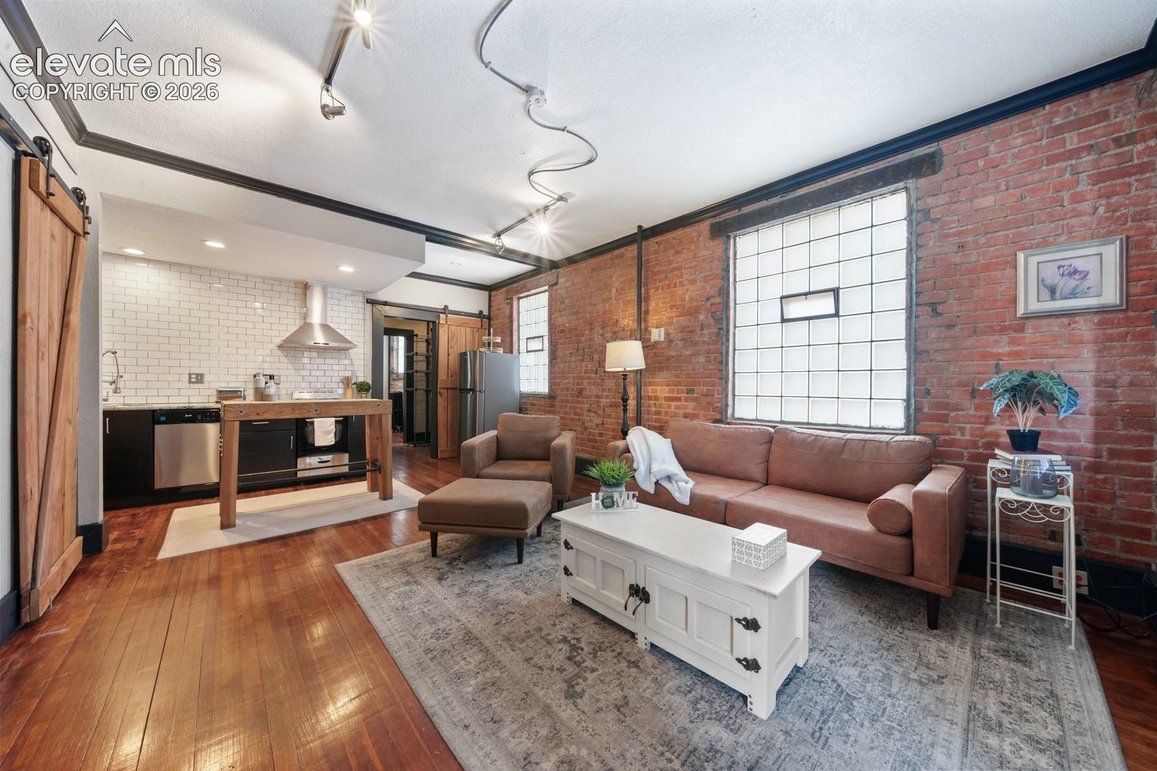 114 Colorado Avenue 116