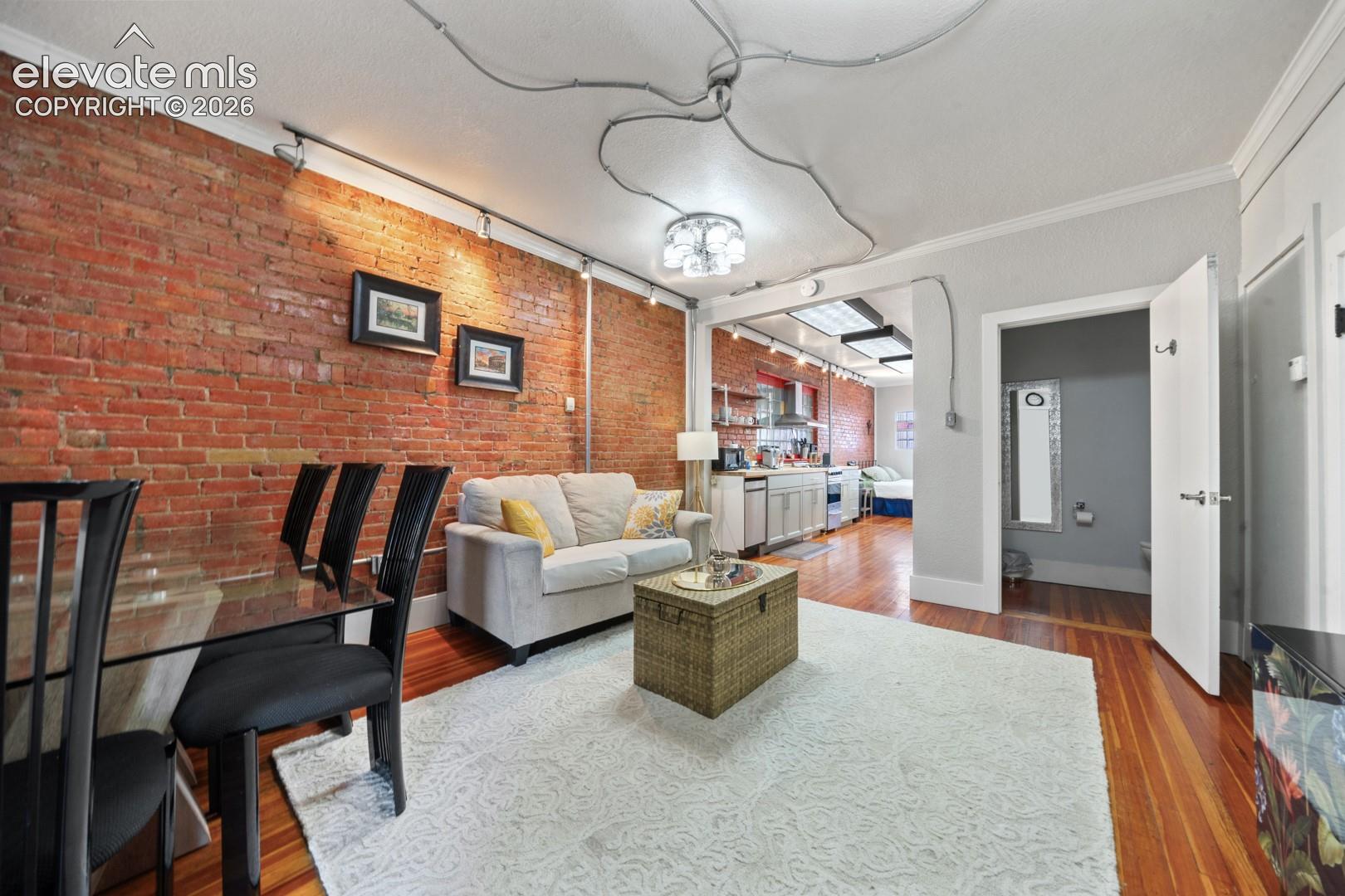 114 Colorado Avenue 116