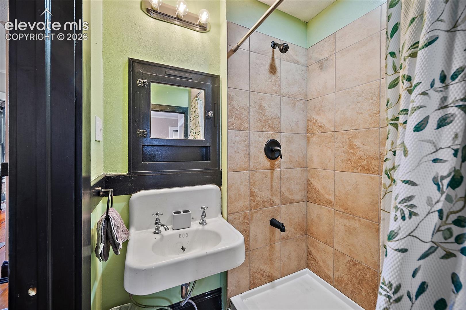 114 Colorado Avenue 116