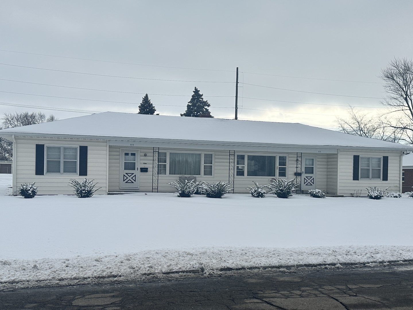 302/304 EDEN PARK Drive