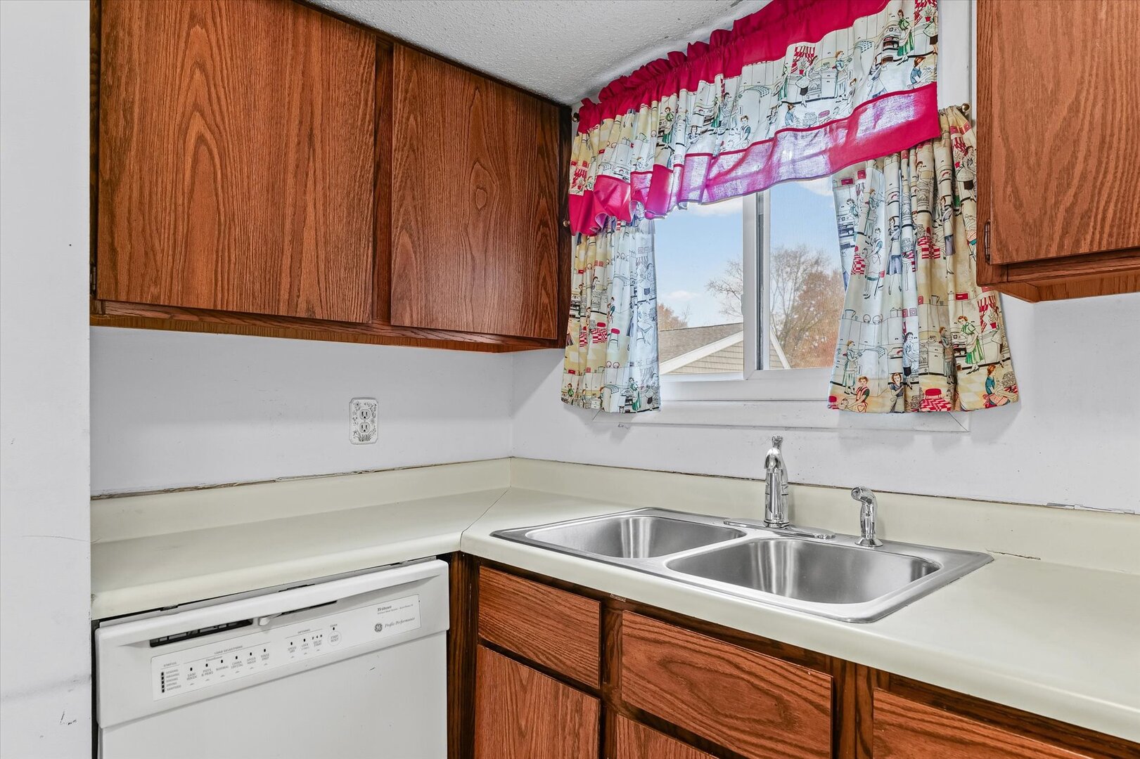 1928 Blackthorn Drive Unit: 1