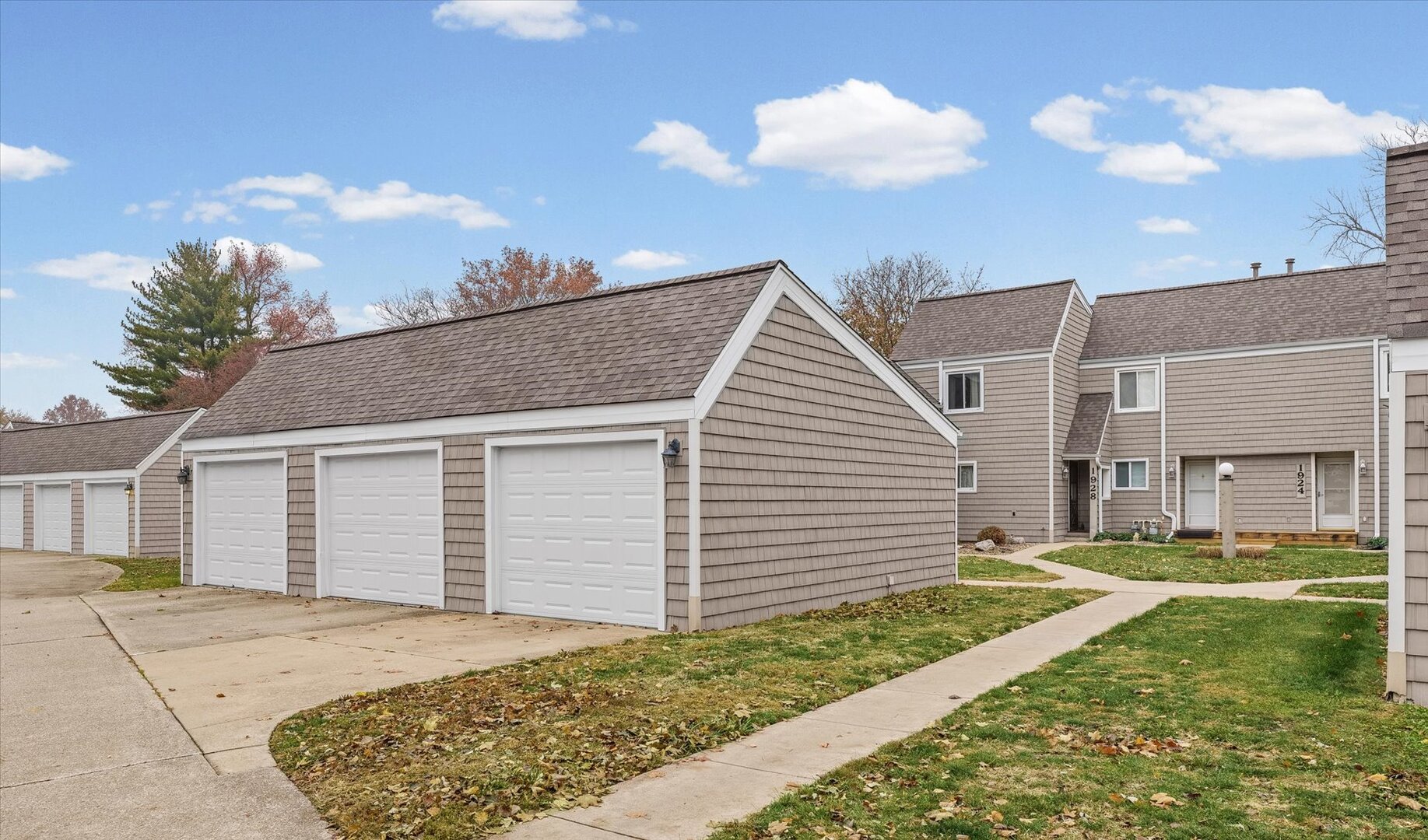 1928 Blackthorn Drive Unit: 1