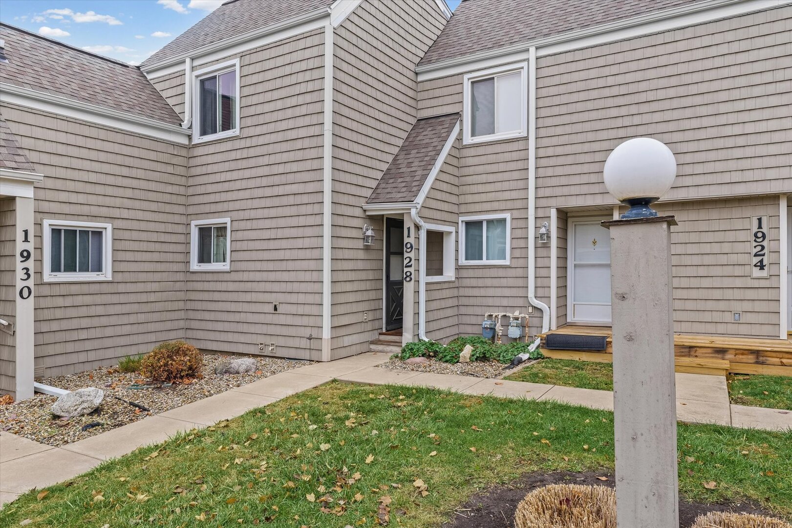 1928 Blackthorn Drive Unit: 1