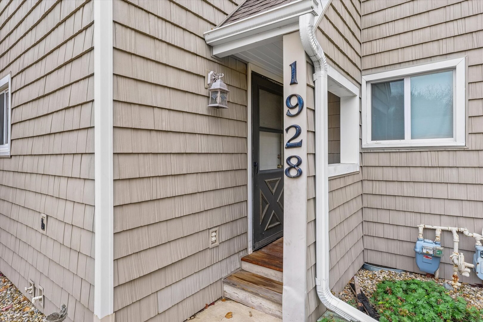 1928 Blackthorn Drive Unit: 1