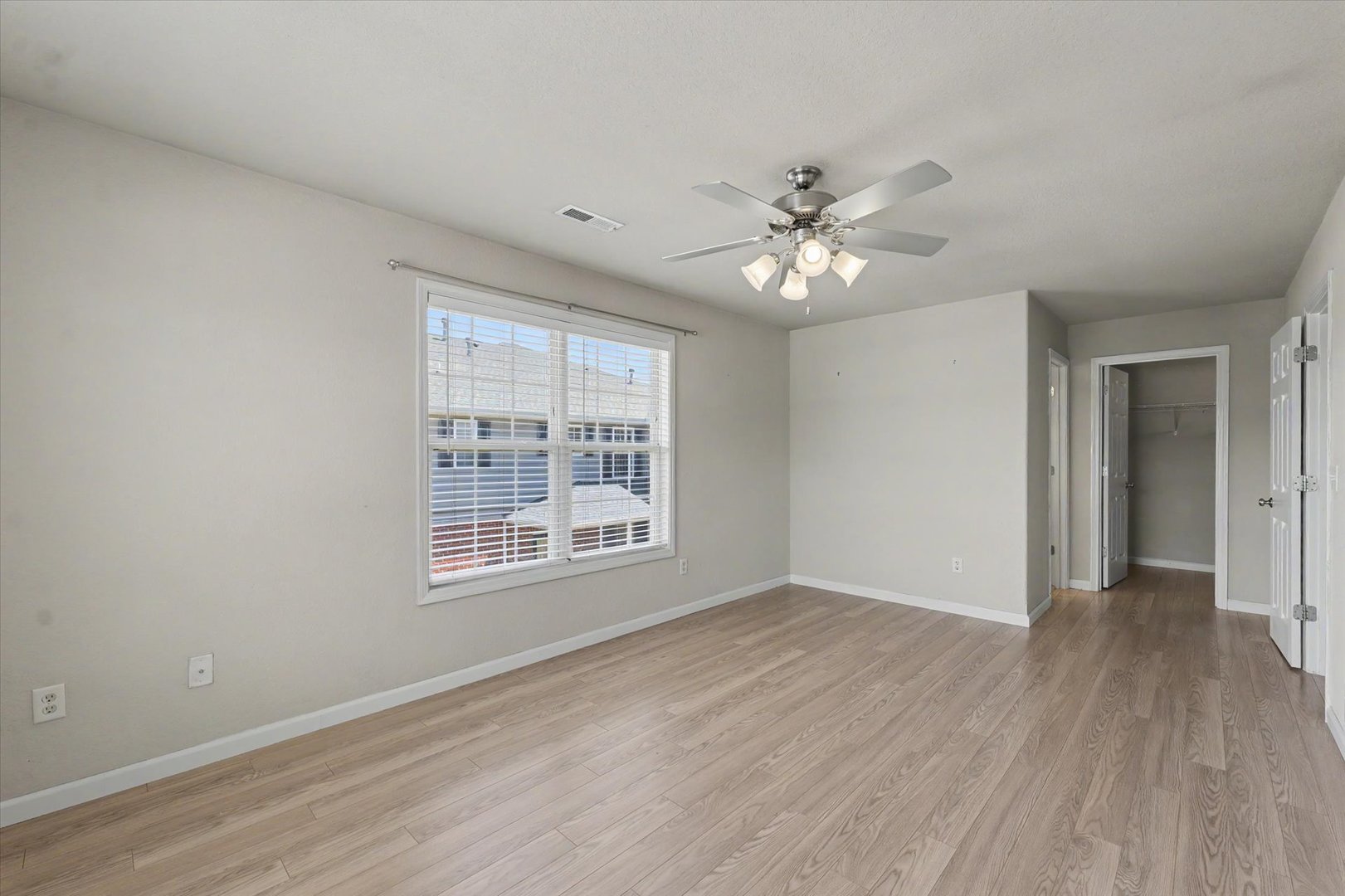 103 YORKMINSTER Lane Unit: 8