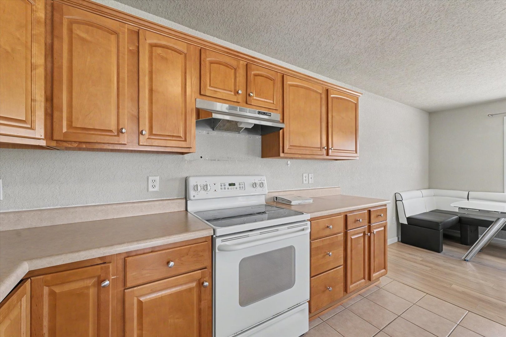 103 YORKMINSTER Lane Unit: 8