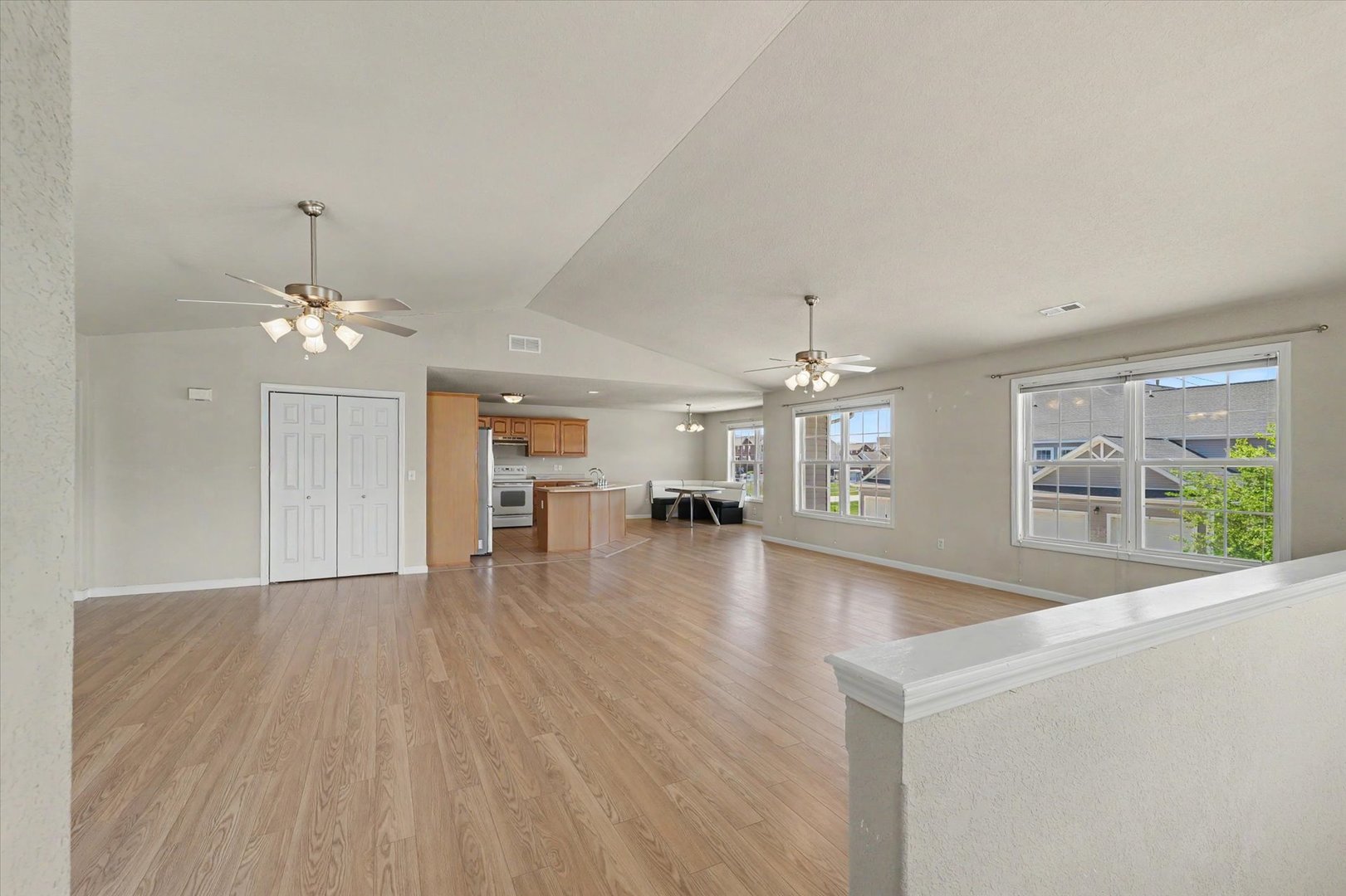 103 YORKMINSTER Lane Unit: 8