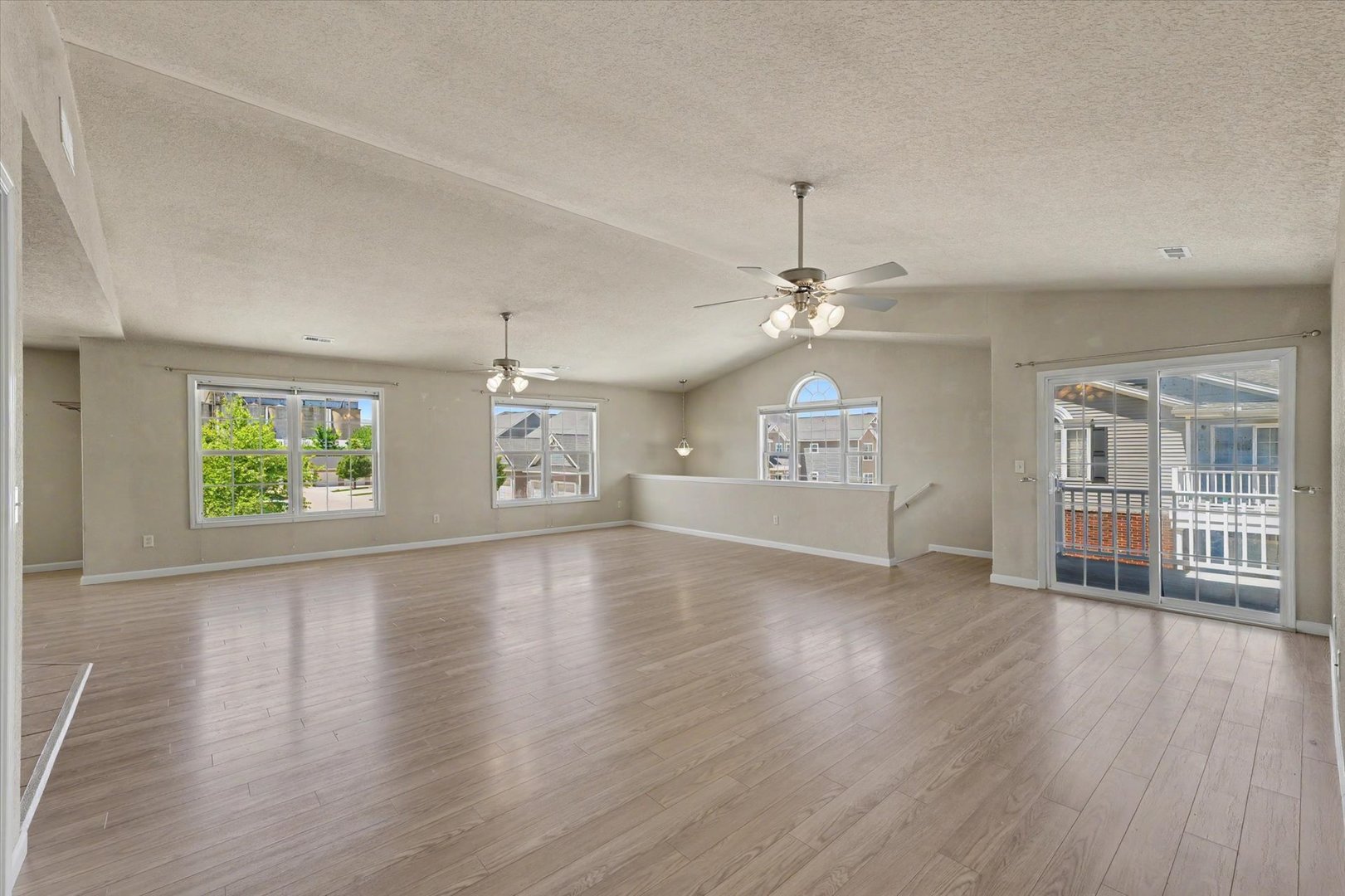 103 YORKMINSTER Lane Unit: 8