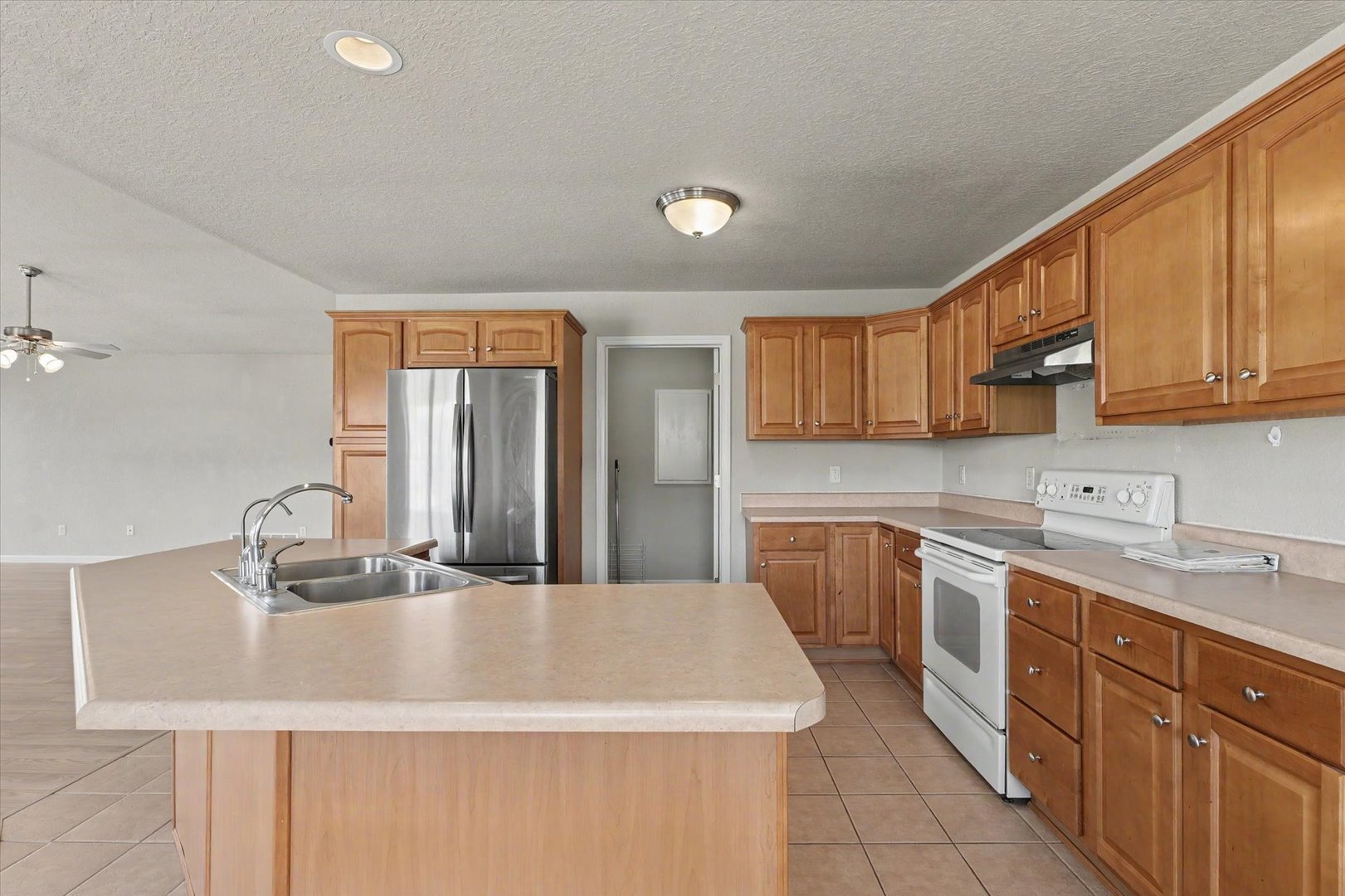 103 YORKMINSTER Lane Unit: 8