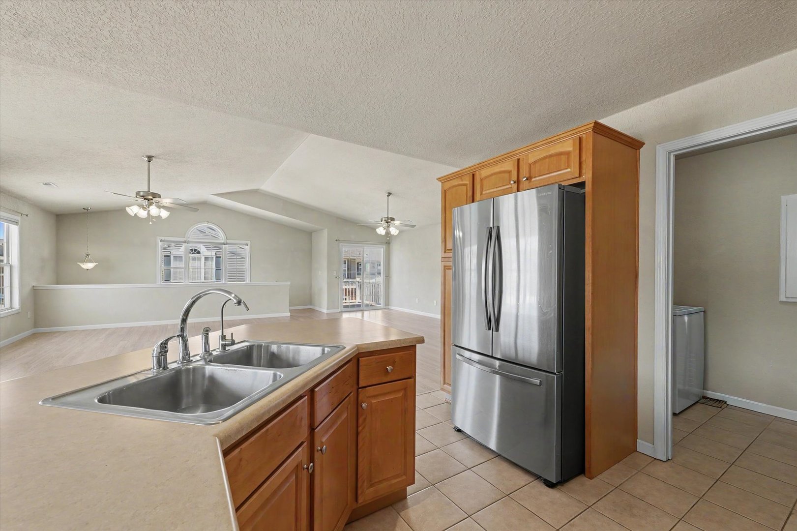 103 YORKMINSTER Lane Unit: 8