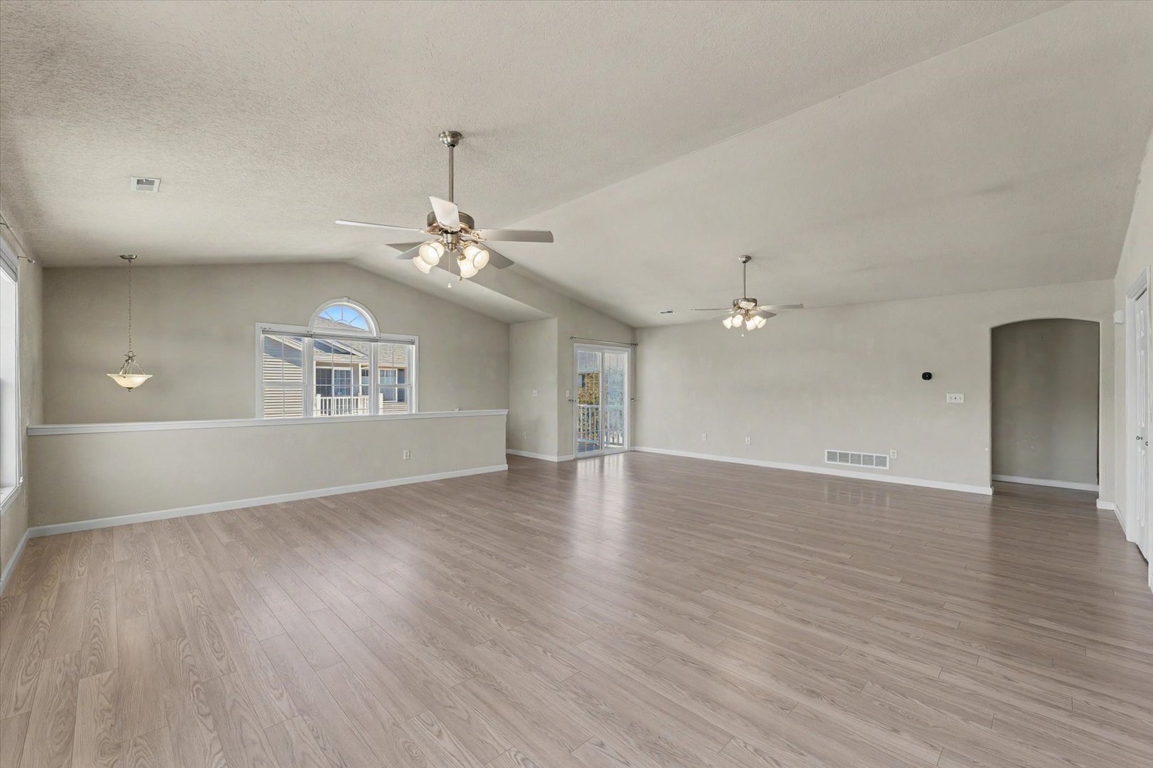 103 YORKMINSTER Lane Unit: 8