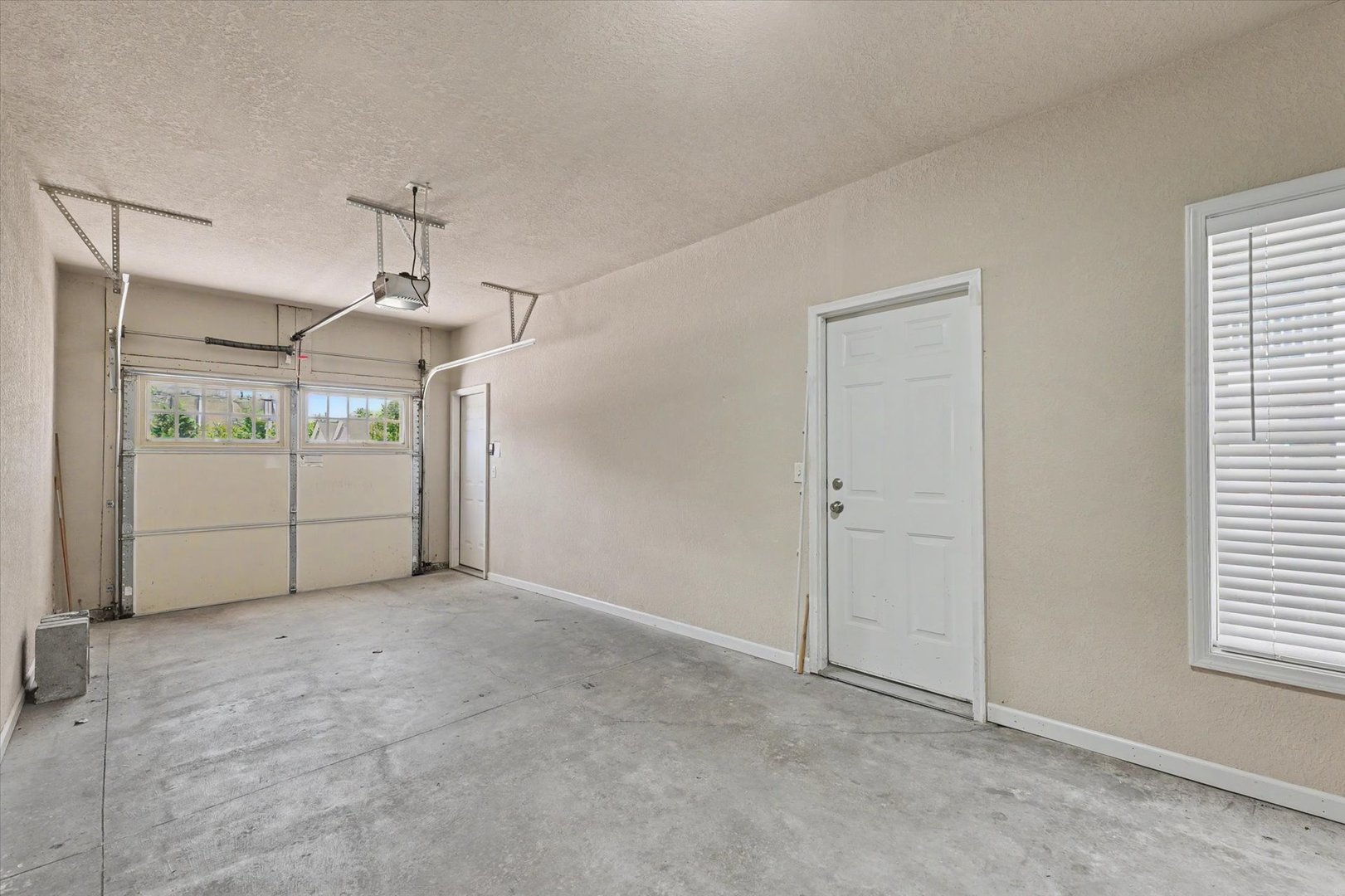 103 YORKMINSTER Lane Unit: 8