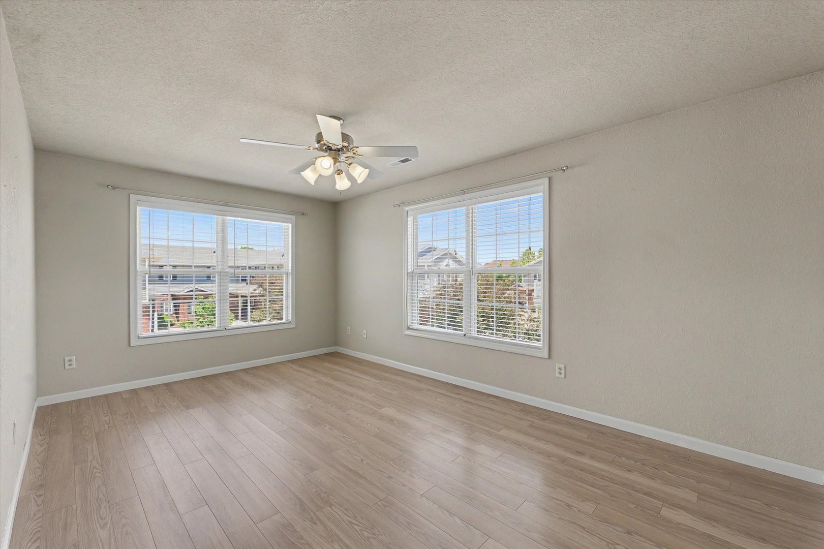 103 YORKMINSTER Lane Unit: 8