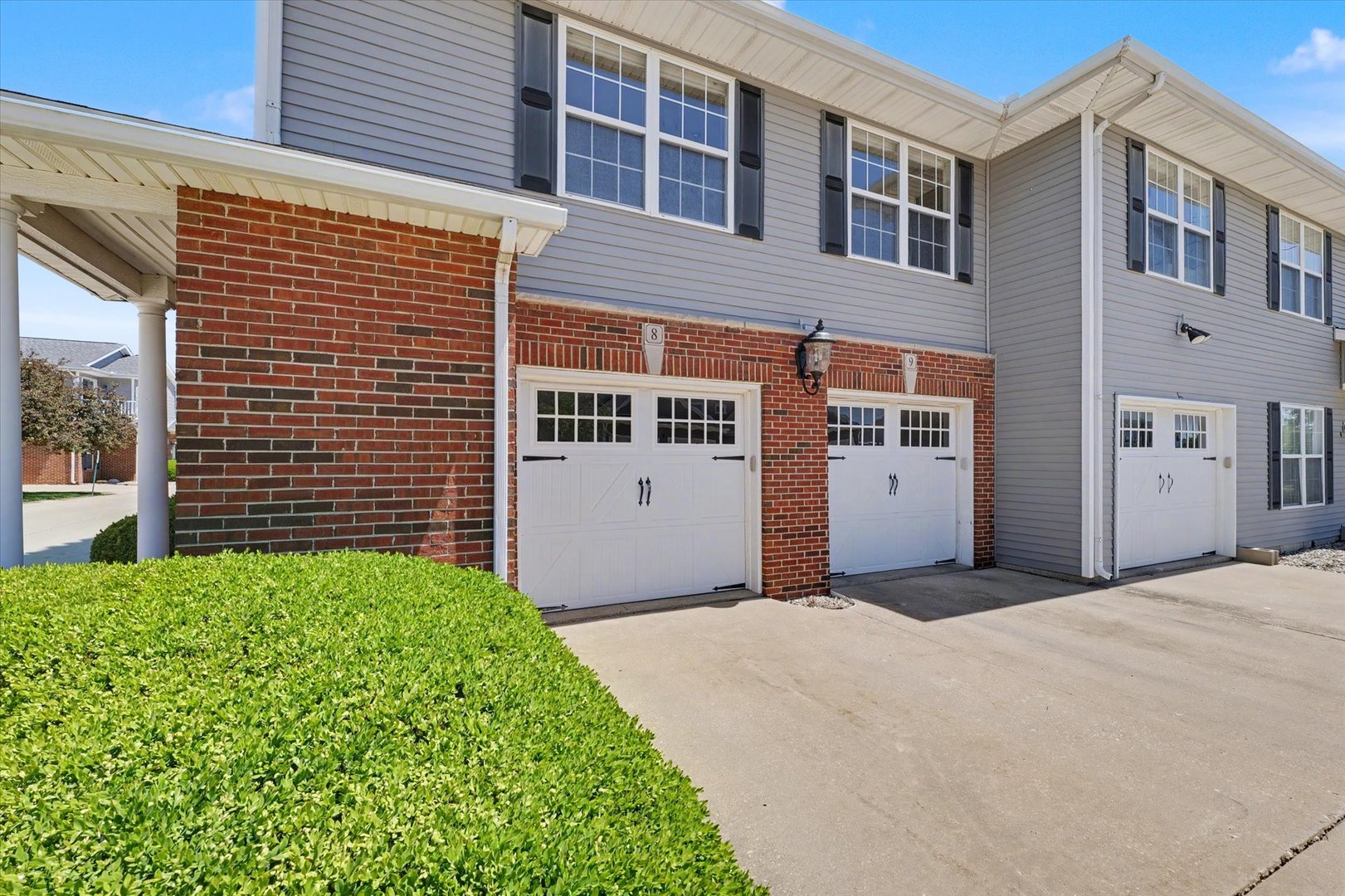 103 YORKMINSTER Lane Unit: 8