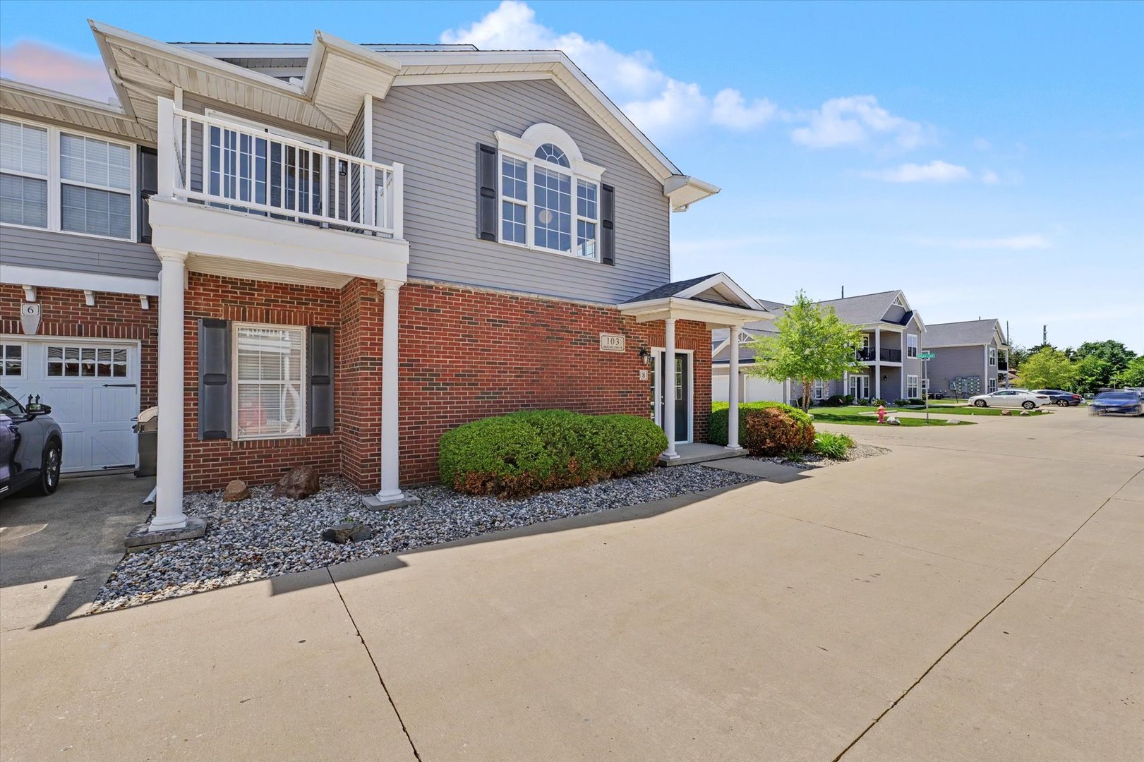 103 YORKMINSTER Lane Unit: 8