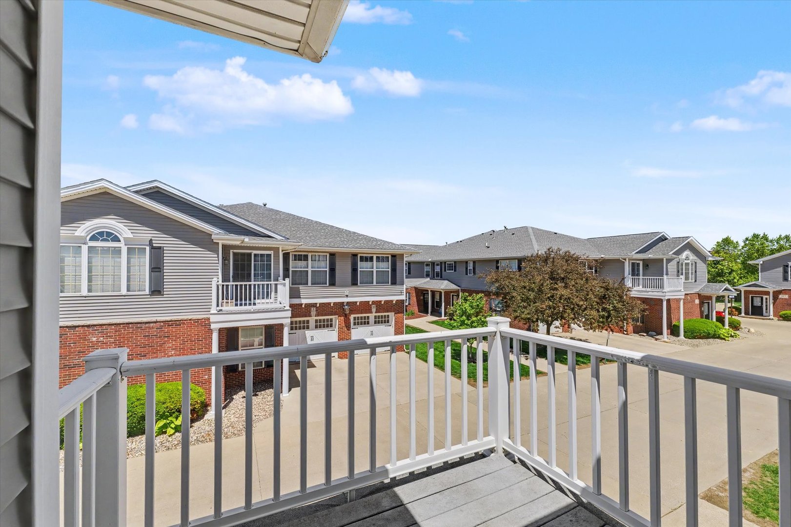 103 YORKMINSTER Lane Unit: 8