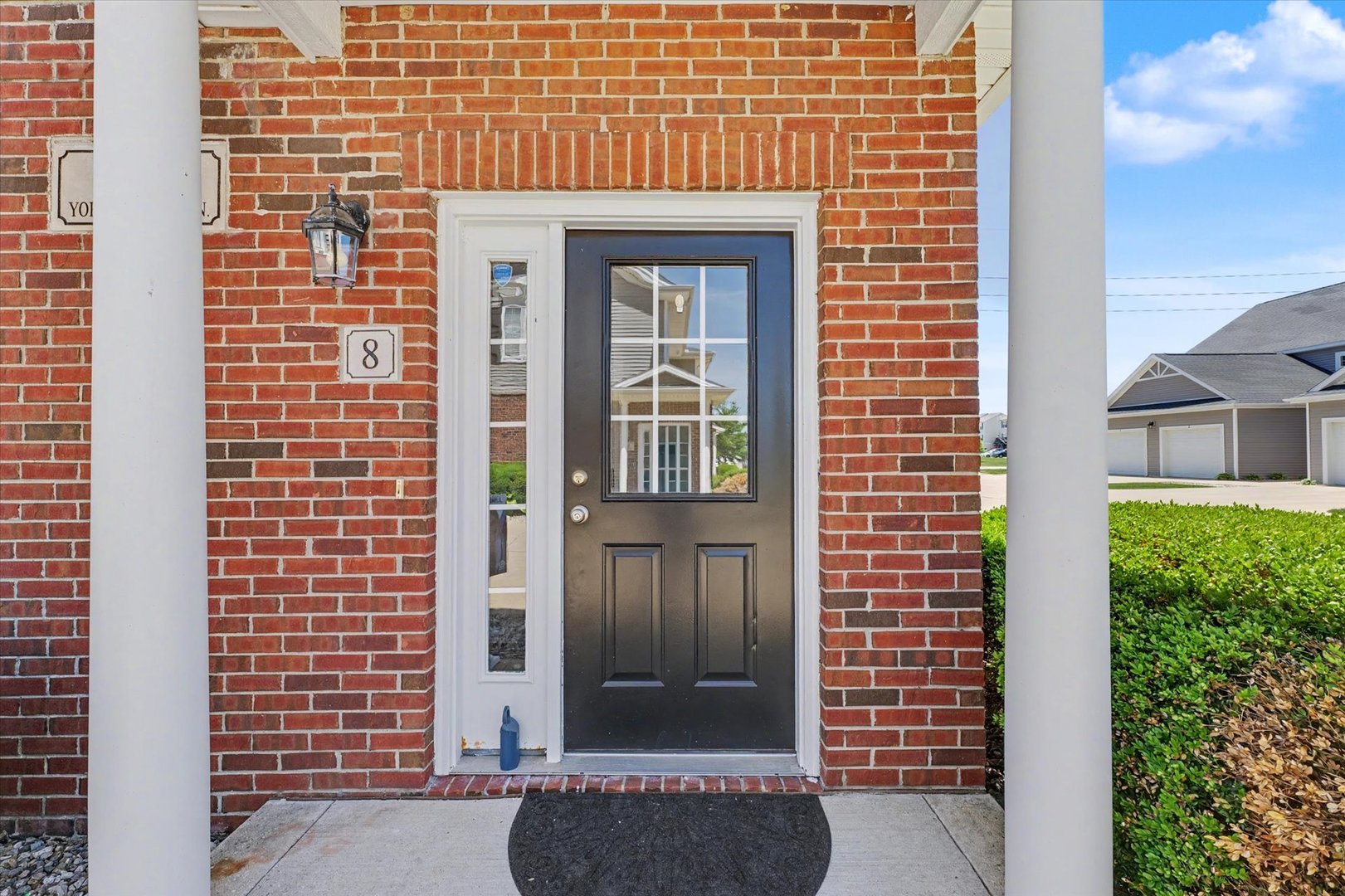 103 YORKMINSTER Lane Unit: 8