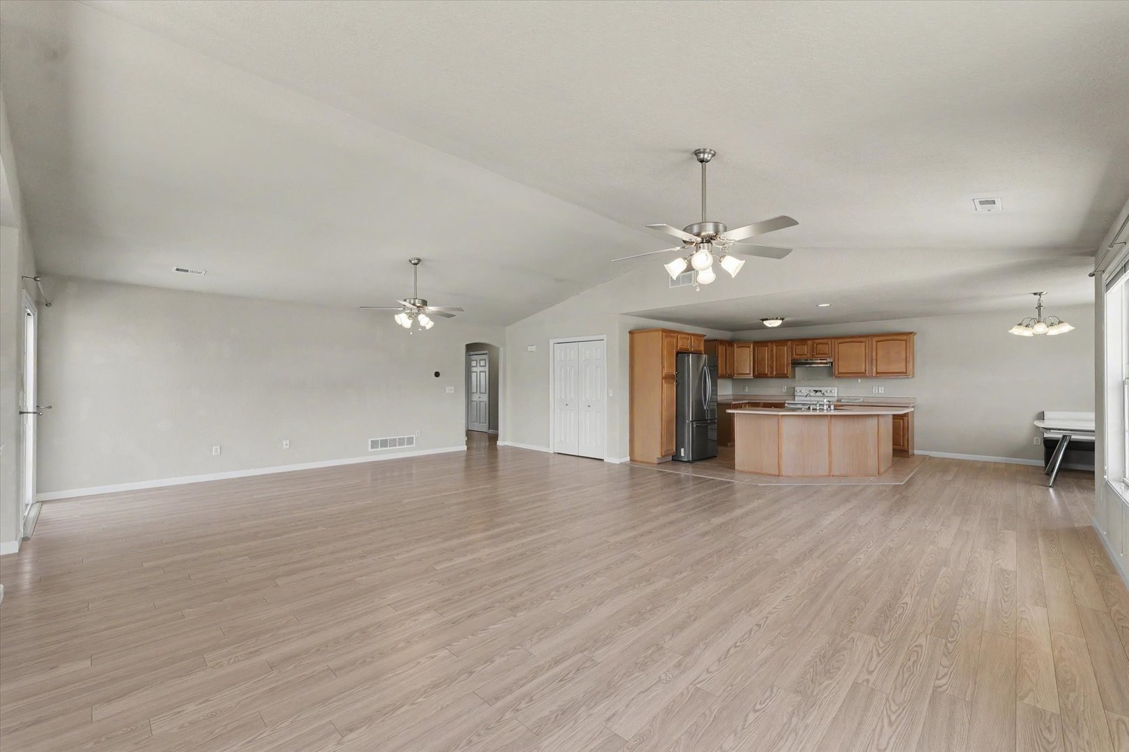 103 YORKMINSTER Lane Unit: 8