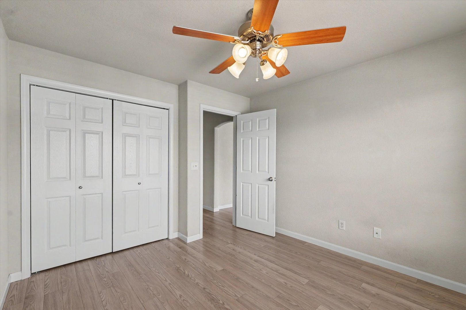 103 YORKMINSTER Lane Unit: 8
