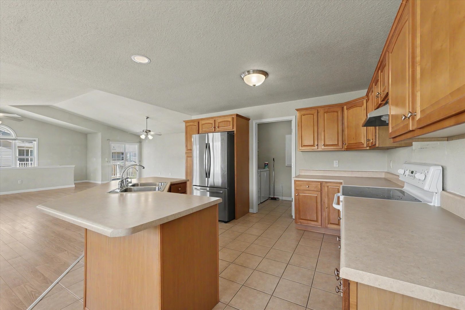 103 YORKMINSTER Lane Unit: 8