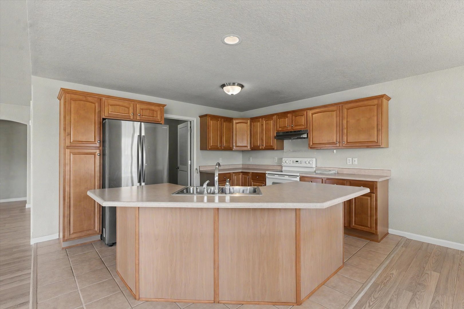 103 YORKMINSTER Lane Unit: 8