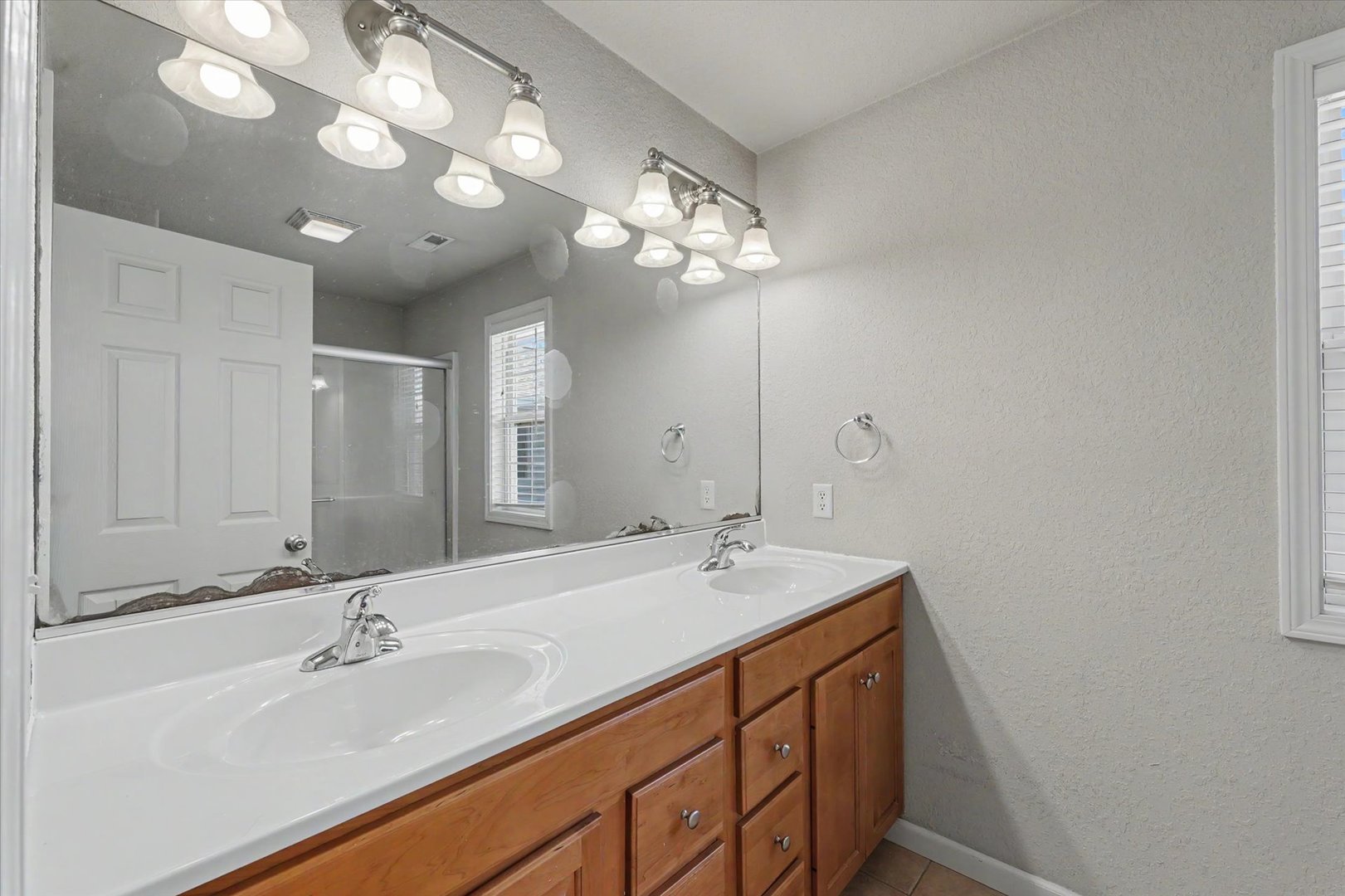 103 YORKMINSTER Lane Unit: 8
