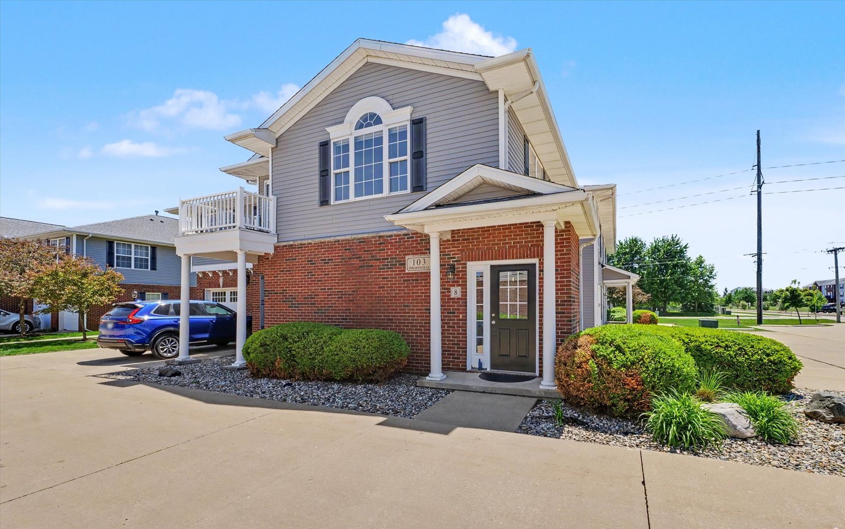 103 YORKMINSTER Lane Unit: 8
