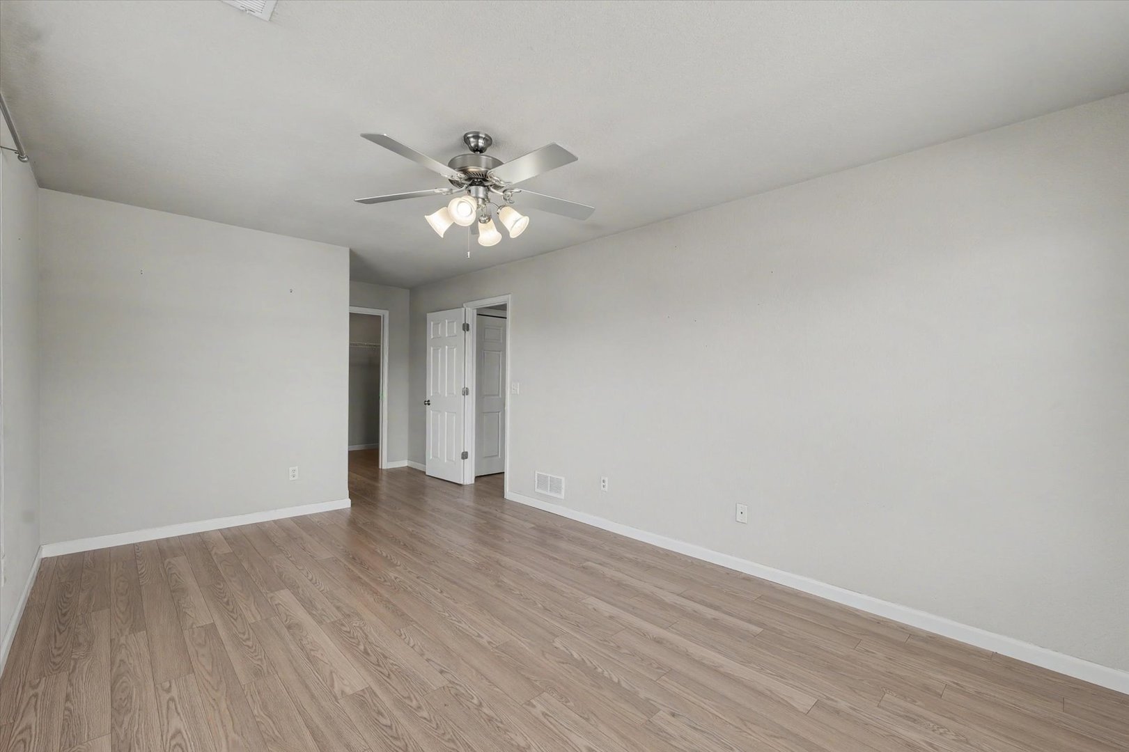 103 YORKMINSTER Lane Unit: 8