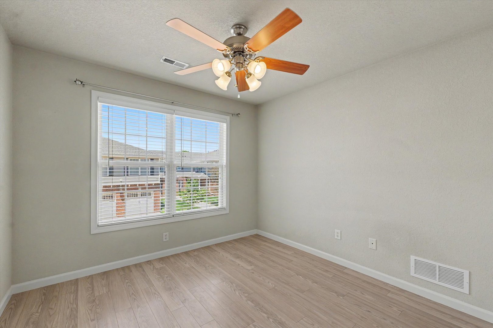 103 YORKMINSTER Lane Unit: 8