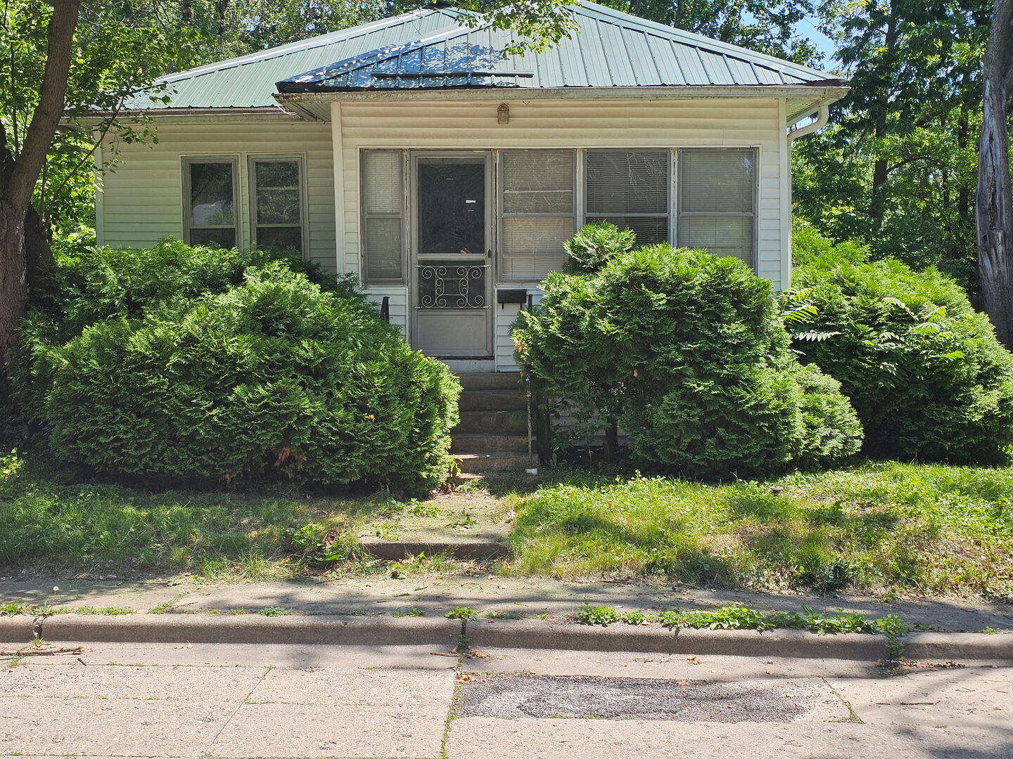 402 S Johnson Avenue