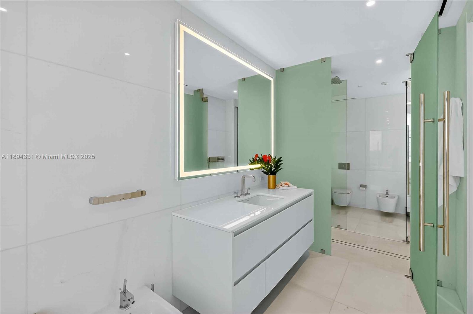 300 Biscayne Boulevard Way # 501E