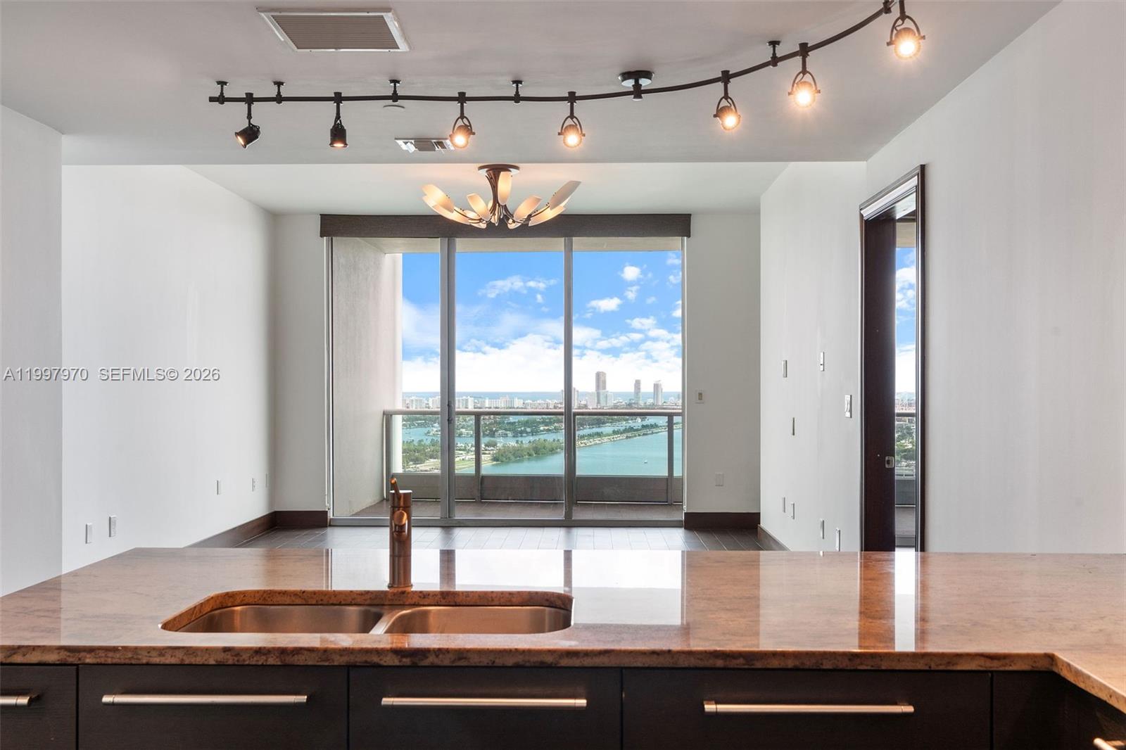 900 Biscayne Blvd # 3502
