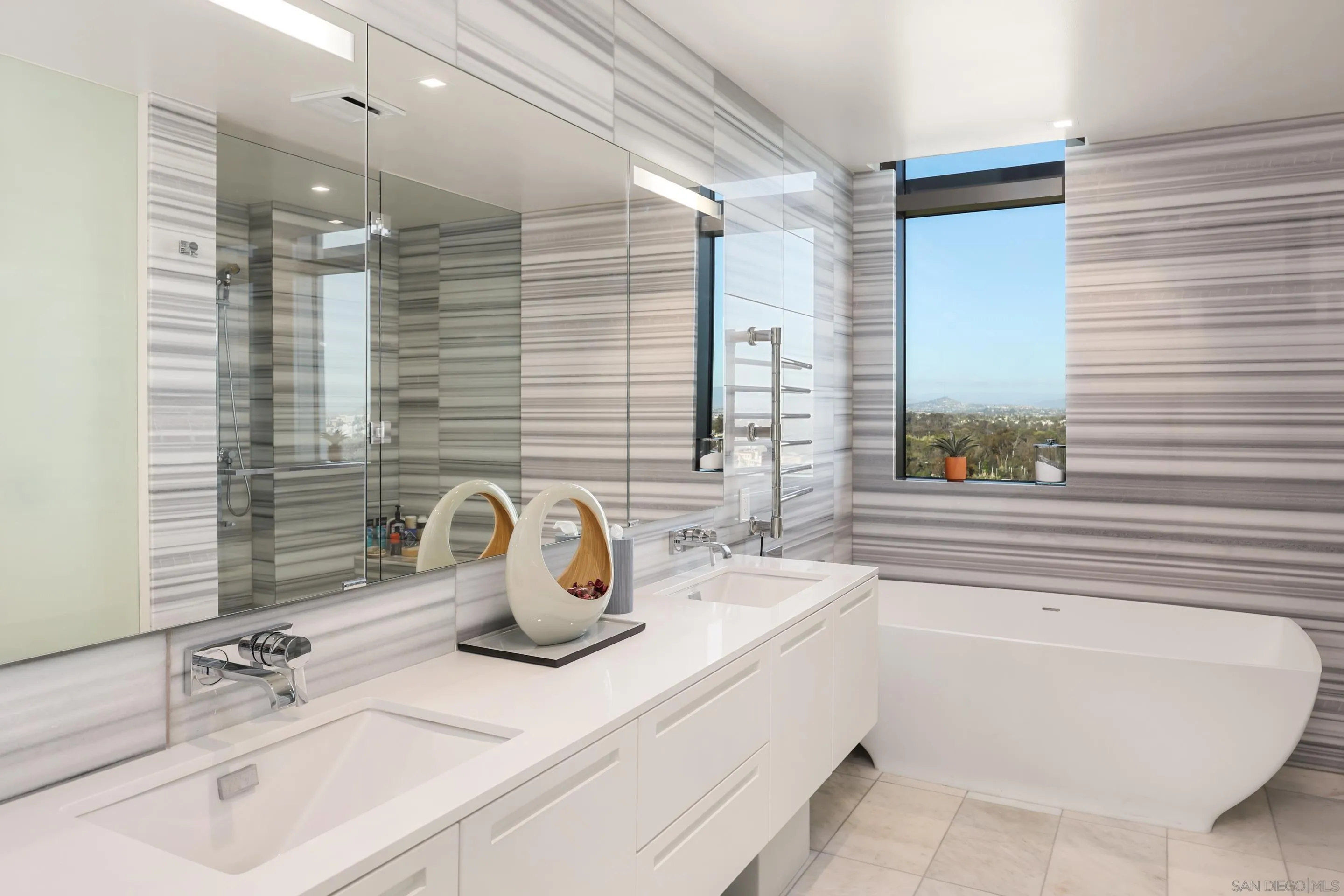 2855 5th Ave Unit 1302