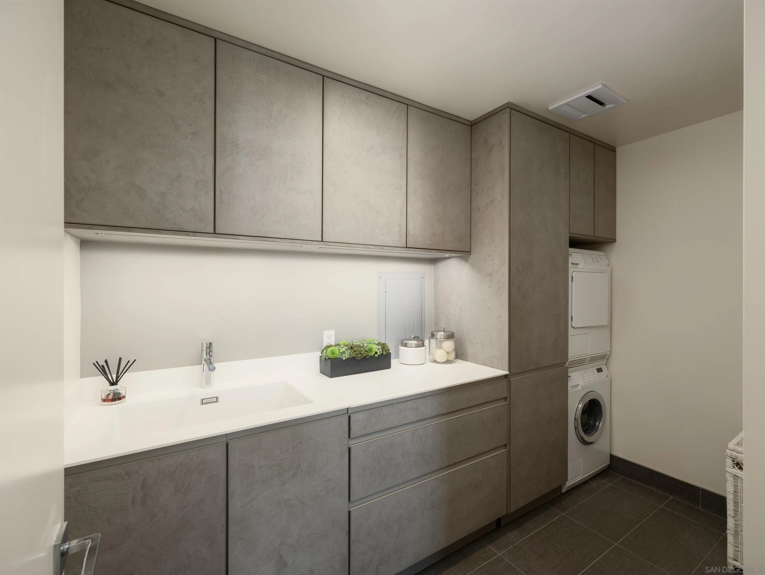 2855 5th Ave Unit 1304