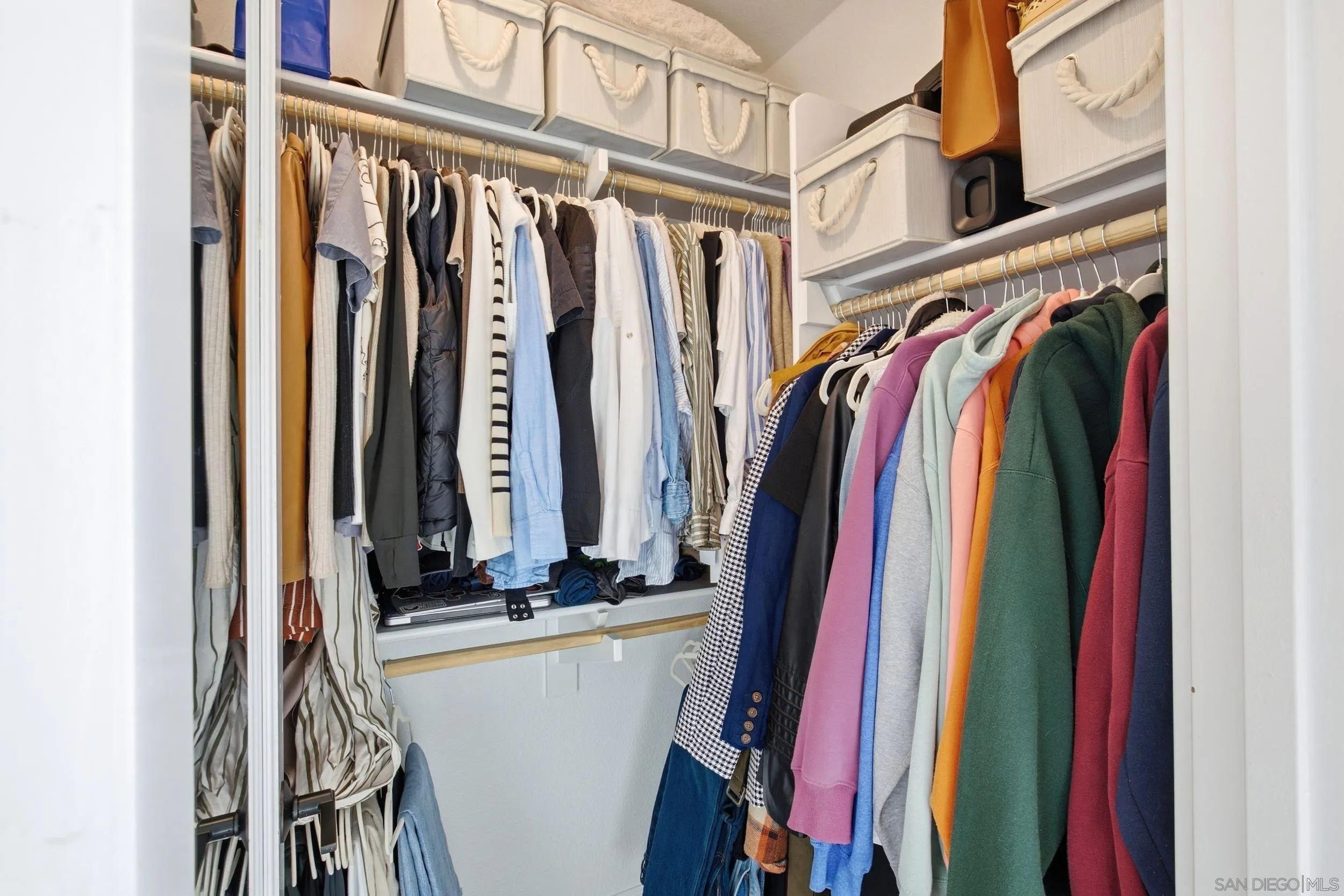 2061 Epoca Way