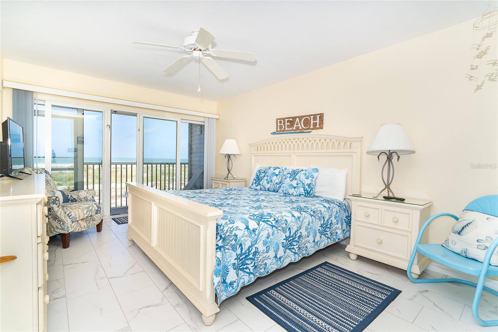7466 PALM ISLAND DR #2913