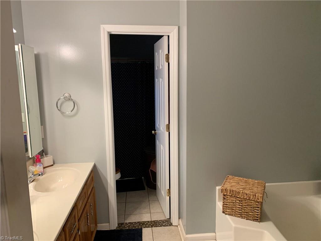 206 Forest Oaks Drive