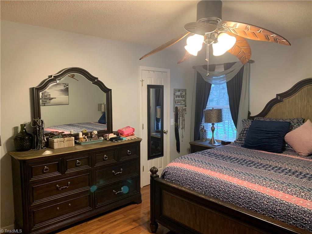 206 Forest Oaks Drive