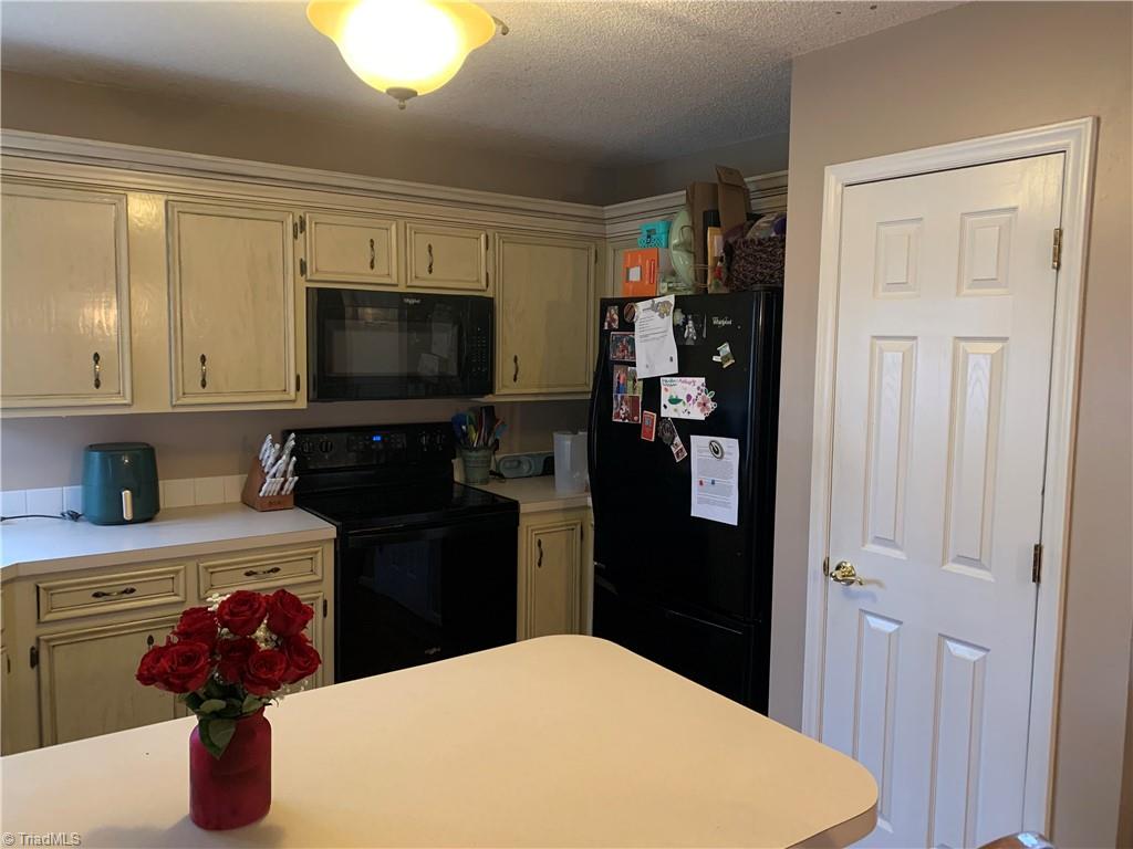 206 Forest Oaks Drive