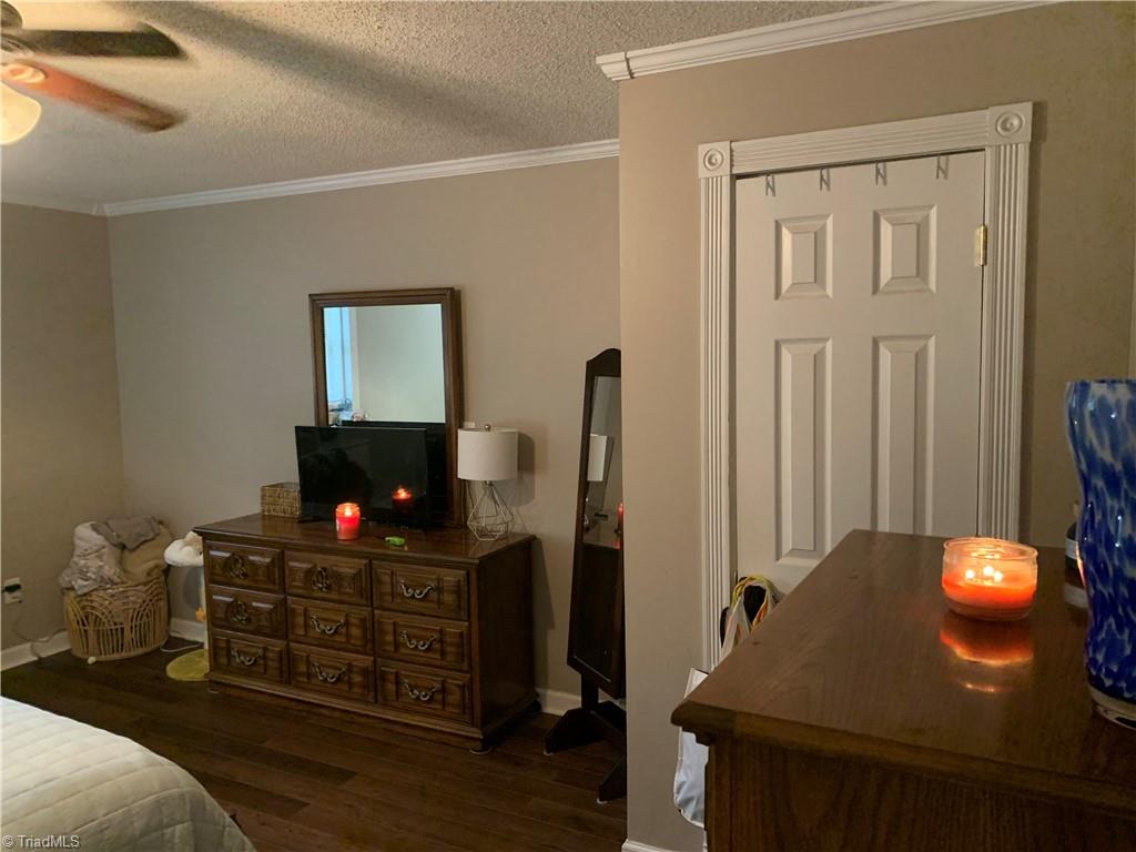 206 Forest Oaks Drive